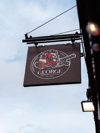 Arsenal vs Fulham: The Ultimate Spot for Gunners Fans – The George Pub, Islington